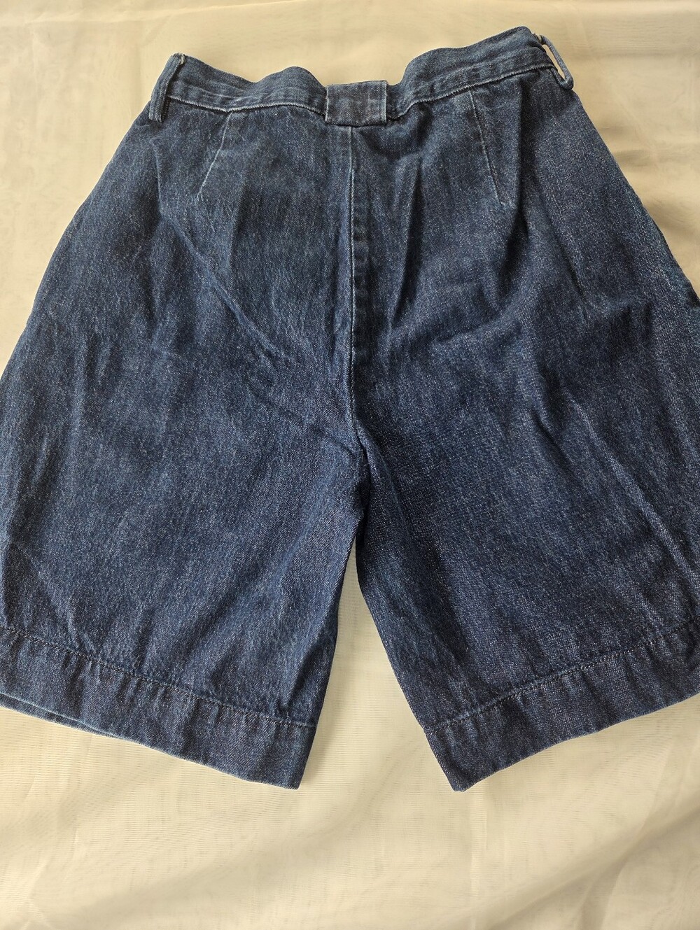 Banana Republic‎ Pleated Denim Shorts in Dark Blue - Picture 3 of 8